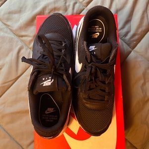Black Nike Air Max. Women’s size 8.5